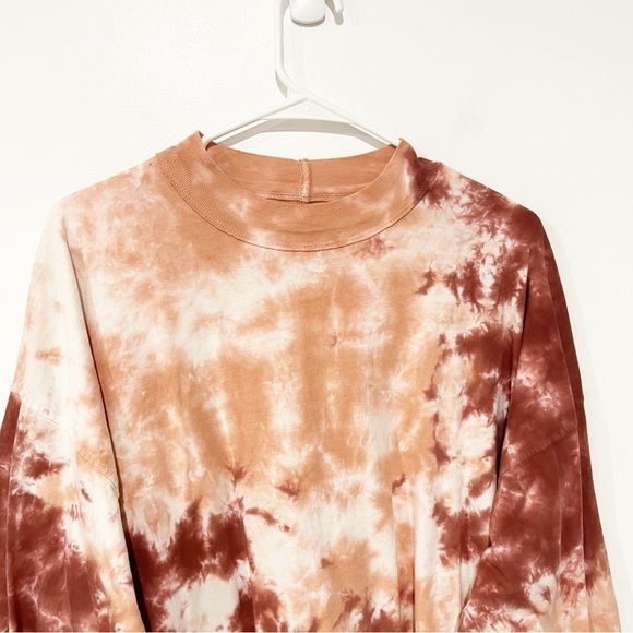 We The Free Free People Be Free Tie Dye Tee Long Sleeve Crew Neck Red/Cabernet - Picture 7 of 11